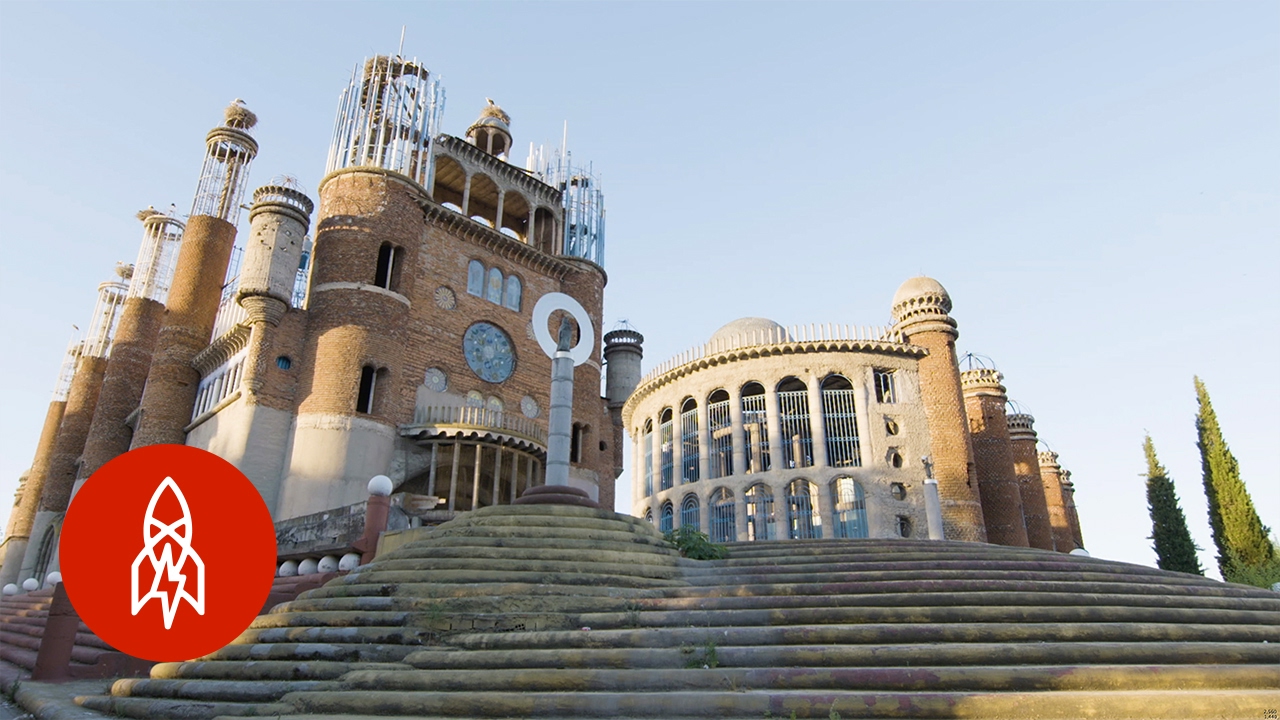 HERKULOVSKI POSAO USAMLJENOG ČOVJEKA Već pola stoljeća gradi katedralu vlastitim rukama