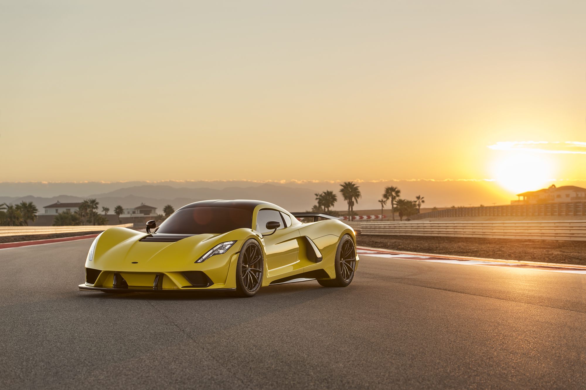 ZVIJER JE PUŠTENA S LANCA Hennessey Venom F5 do 400 km/h stiže za manje od 10 sekundi!