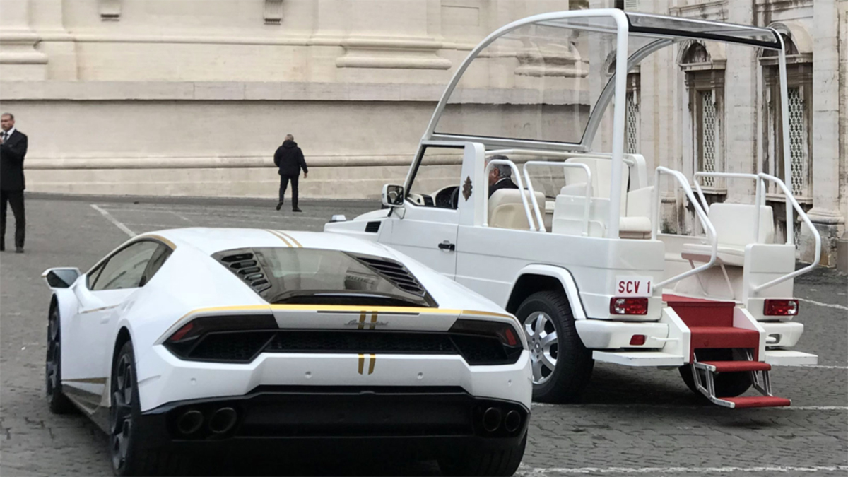 VALJDA JE BRŽI OD PAPAMOBILA Papa Franjo dobio novi Lamborghini