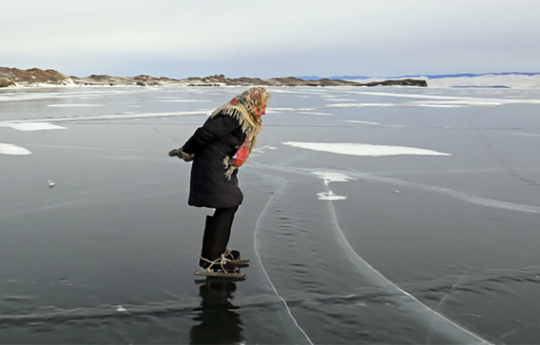 BAJKALSKA BABUŠKA 76 godišnja baka svakog jutra kliže preko najdubljeg jezera na svijetu