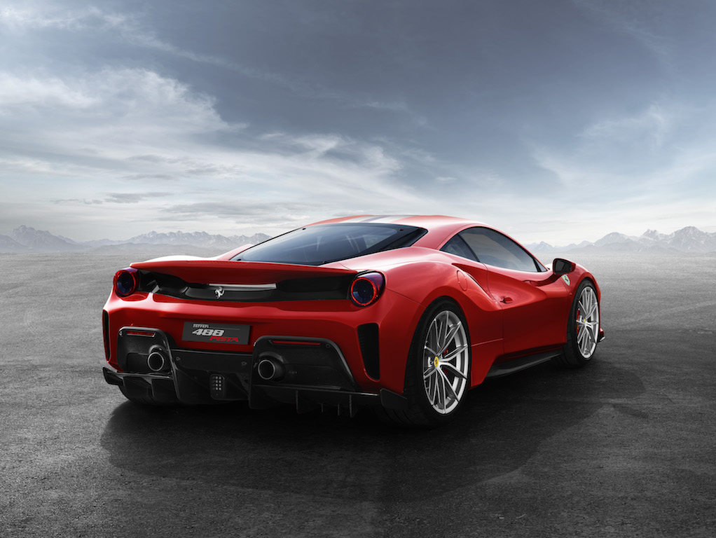 FERRARI 488 PISTA Briljantna kombinacija za gospodu koja vole brzine