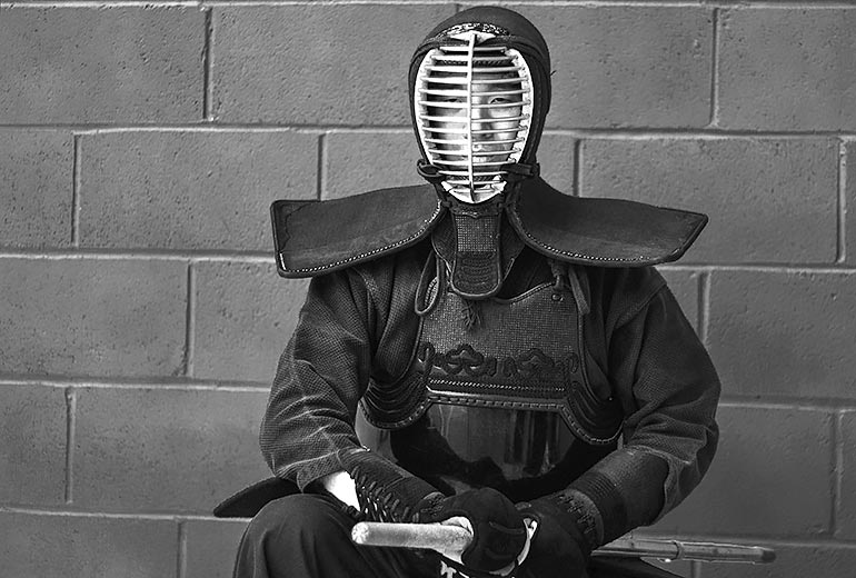 BORILAŠTVO:  Kako se služiti istovremeno s dva oružja