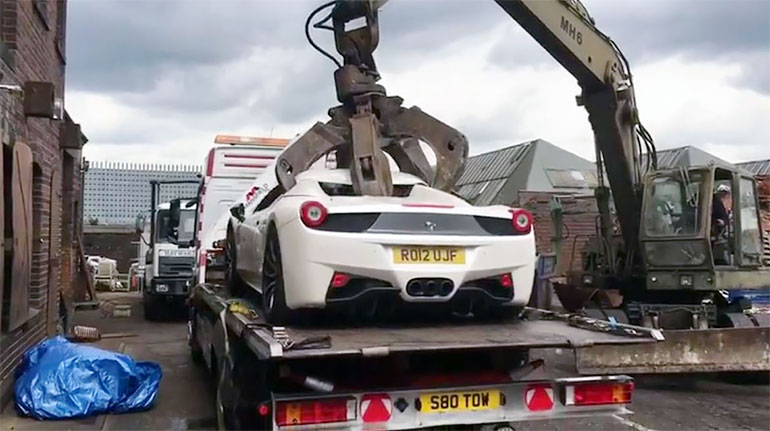 SAD GA IMAŠ, SAD GA NEMAŠ Zbog krivog parkiranja, biznismenu je uništen Ferrari 458 Spider